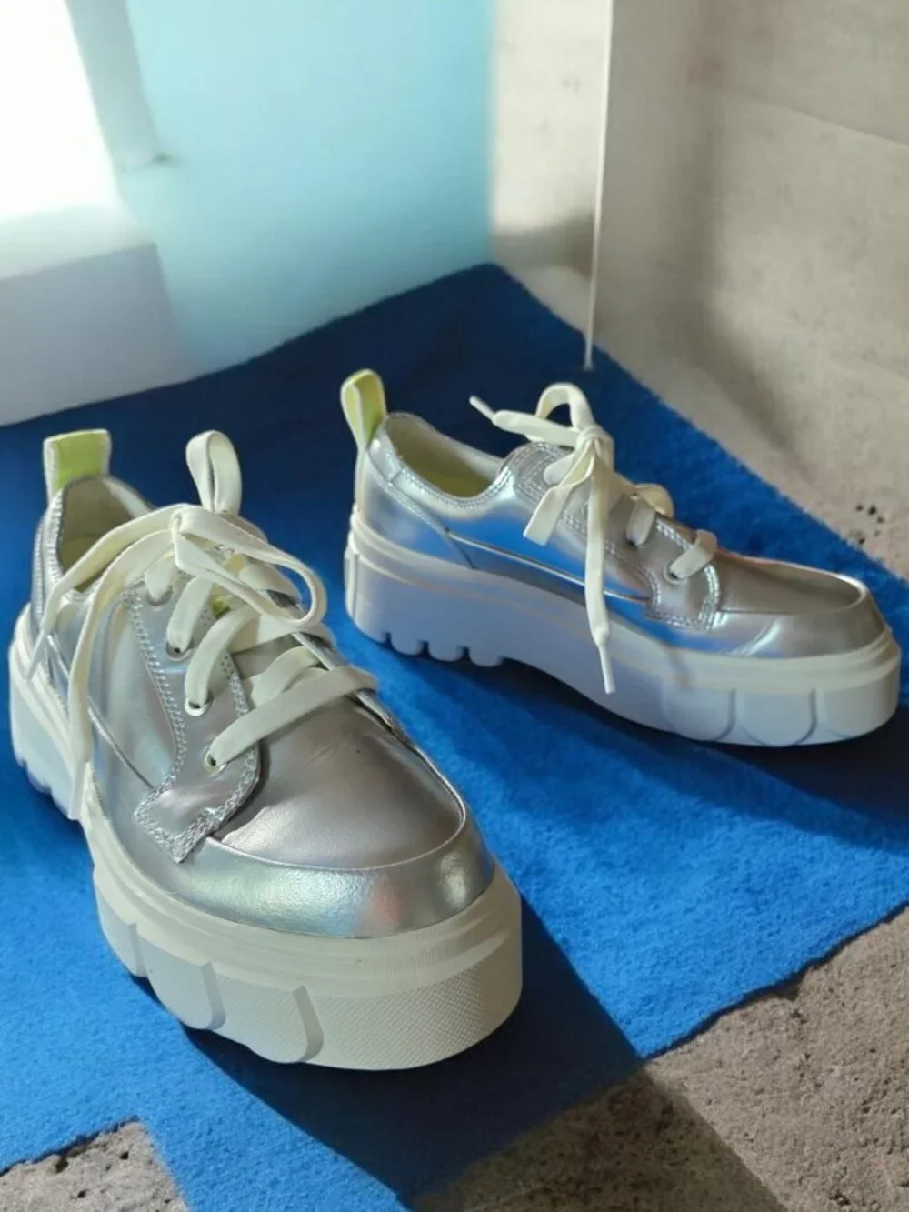 EUC SOREL Like NEW ( 9 ) CARIBOU X Women's Waterproof Metallic Leather Platforms
